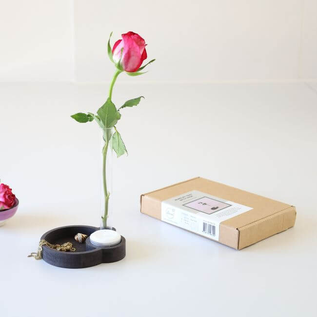 Plateau à Bijoux avec Vase