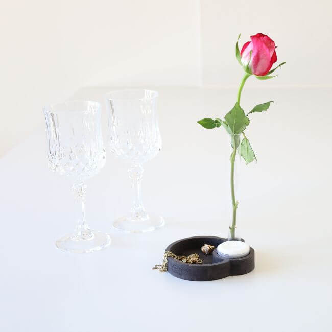 Plateau à Bijoux avec Vase