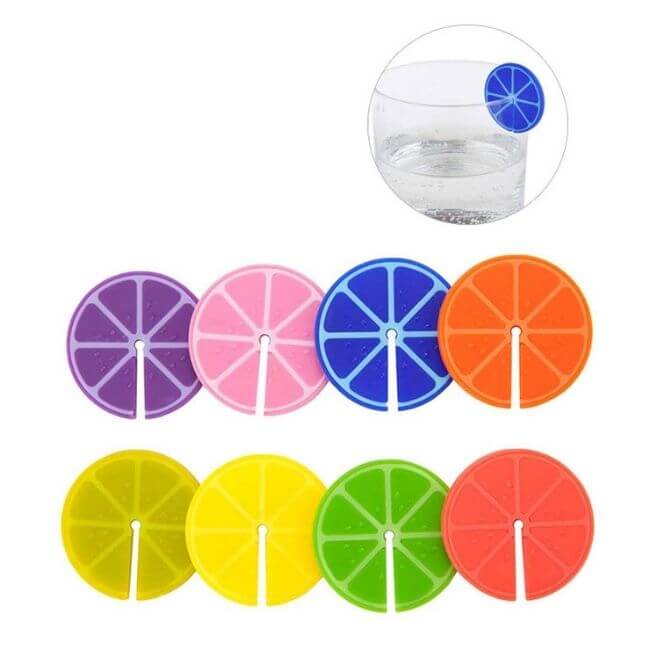Set of 8 drink markers with different colors.