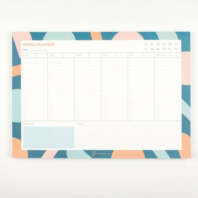 Weekly planner with space for a weekly agenda, priorities and notes.